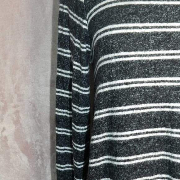 Merona Womens Striped Grey And White Turtle Neck Rayon Sweater Shirt Size Medium - Picture 2 of 6
